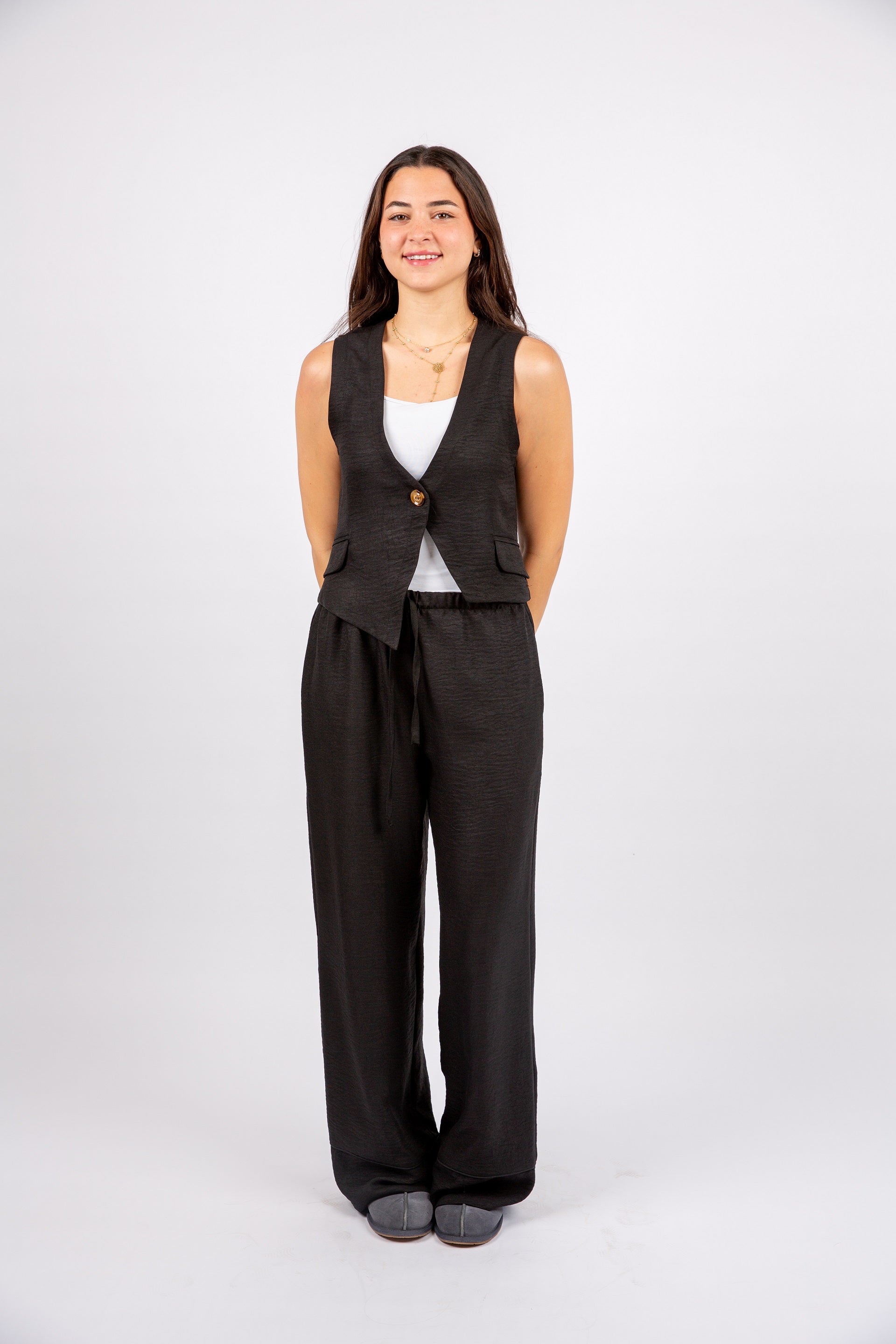 Outly black linen set – minimal breathable everyday women’s outfit